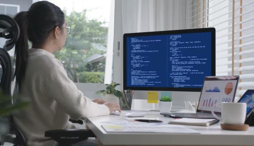 智慧零售新基建:吉木萨尔县软件开发公司如何构建全渠道商业操作系统?